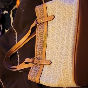 Handbag purse.